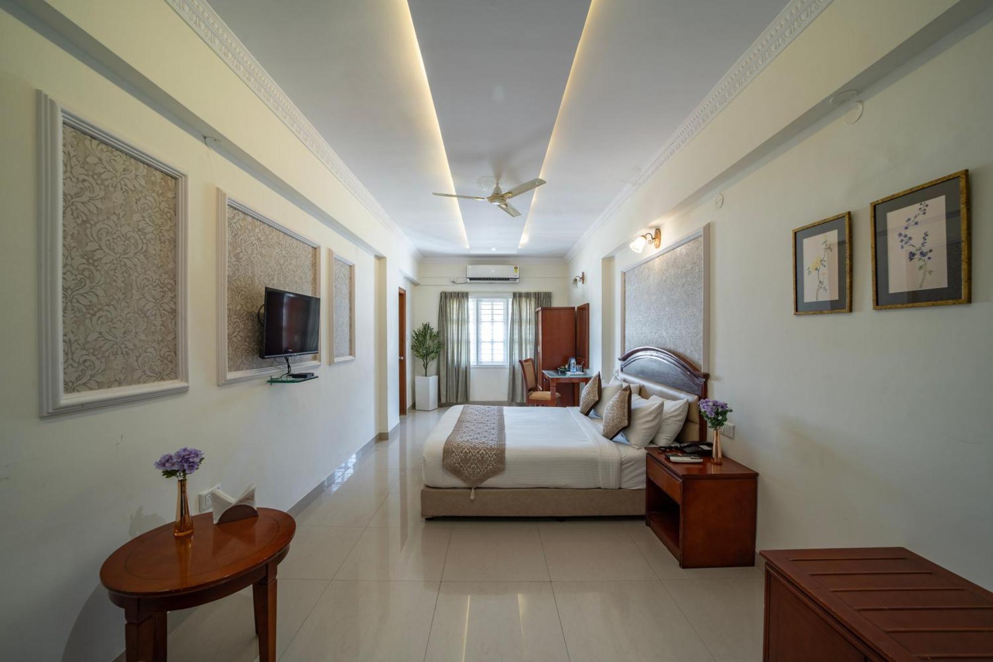 Hyde Park Hotel Bangalore Esterno foto