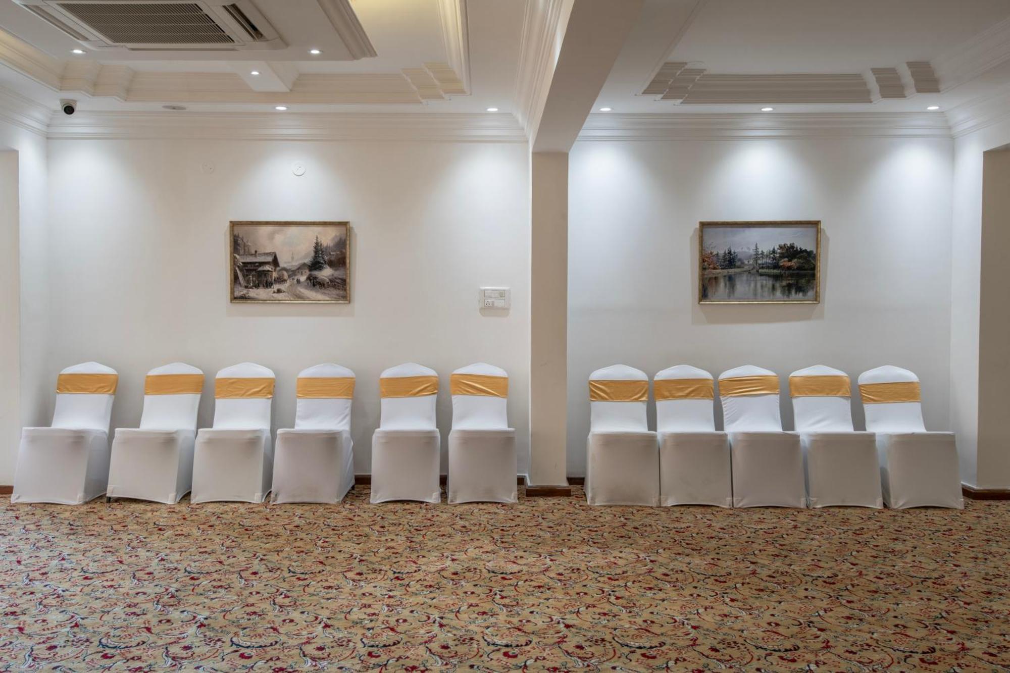 Hyde Park Hotel Bangalore Esterno foto