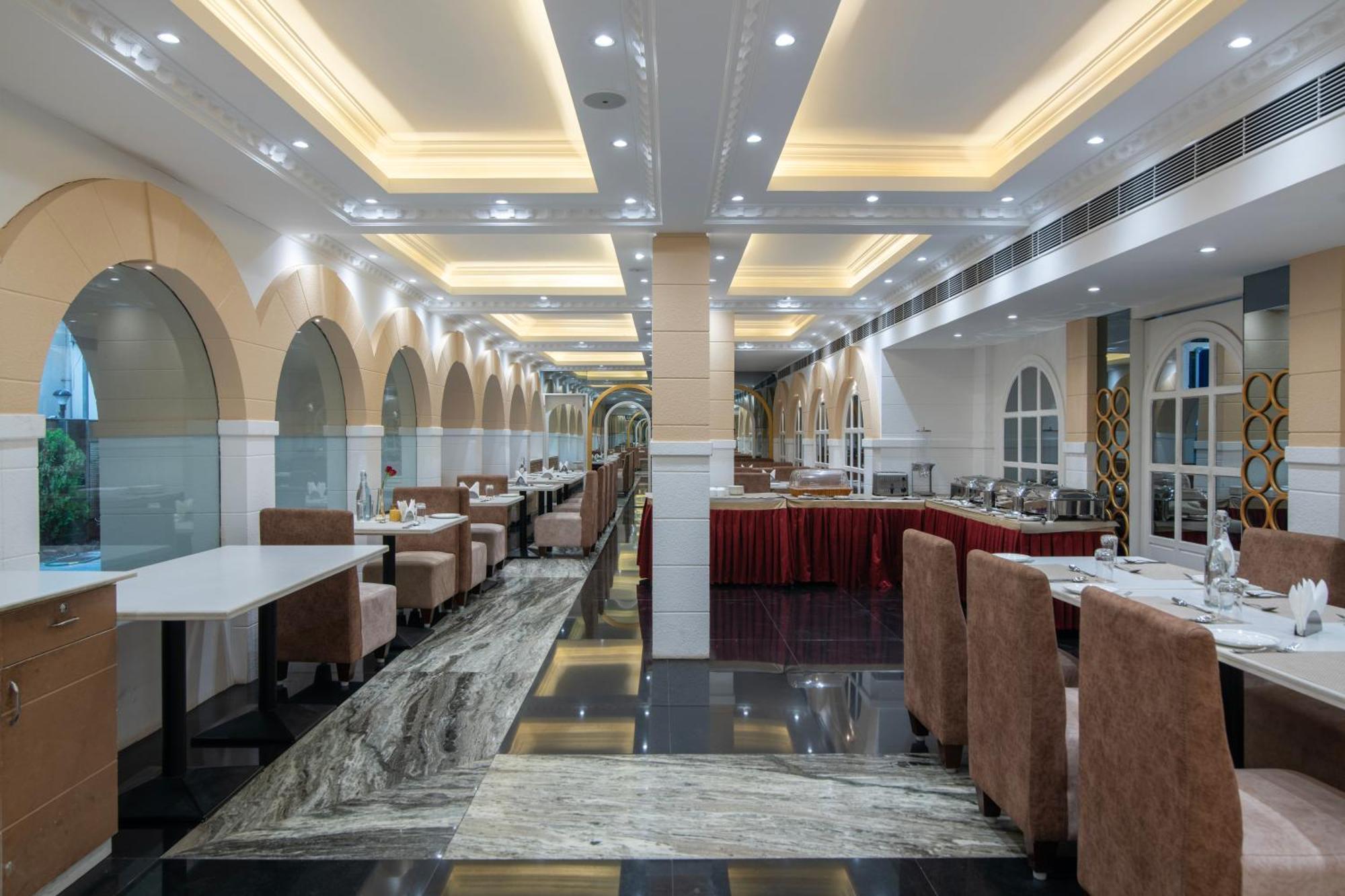 Hyde Park Hotel Bangalore Esterno foto