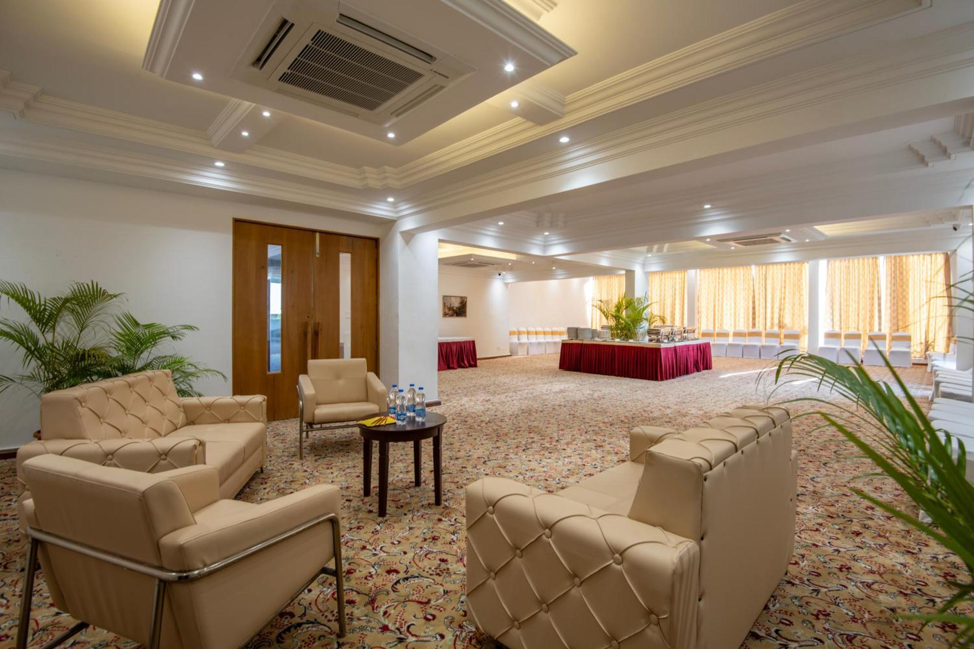 Hyde Park Hotel Bangalore Esterno foto