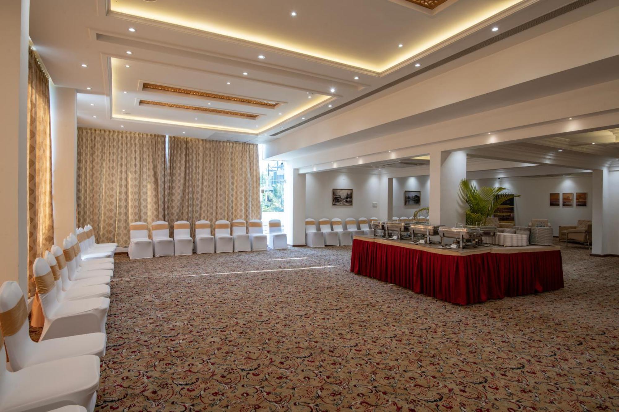 Hyde Park Hotel Bangalore Esterno foto