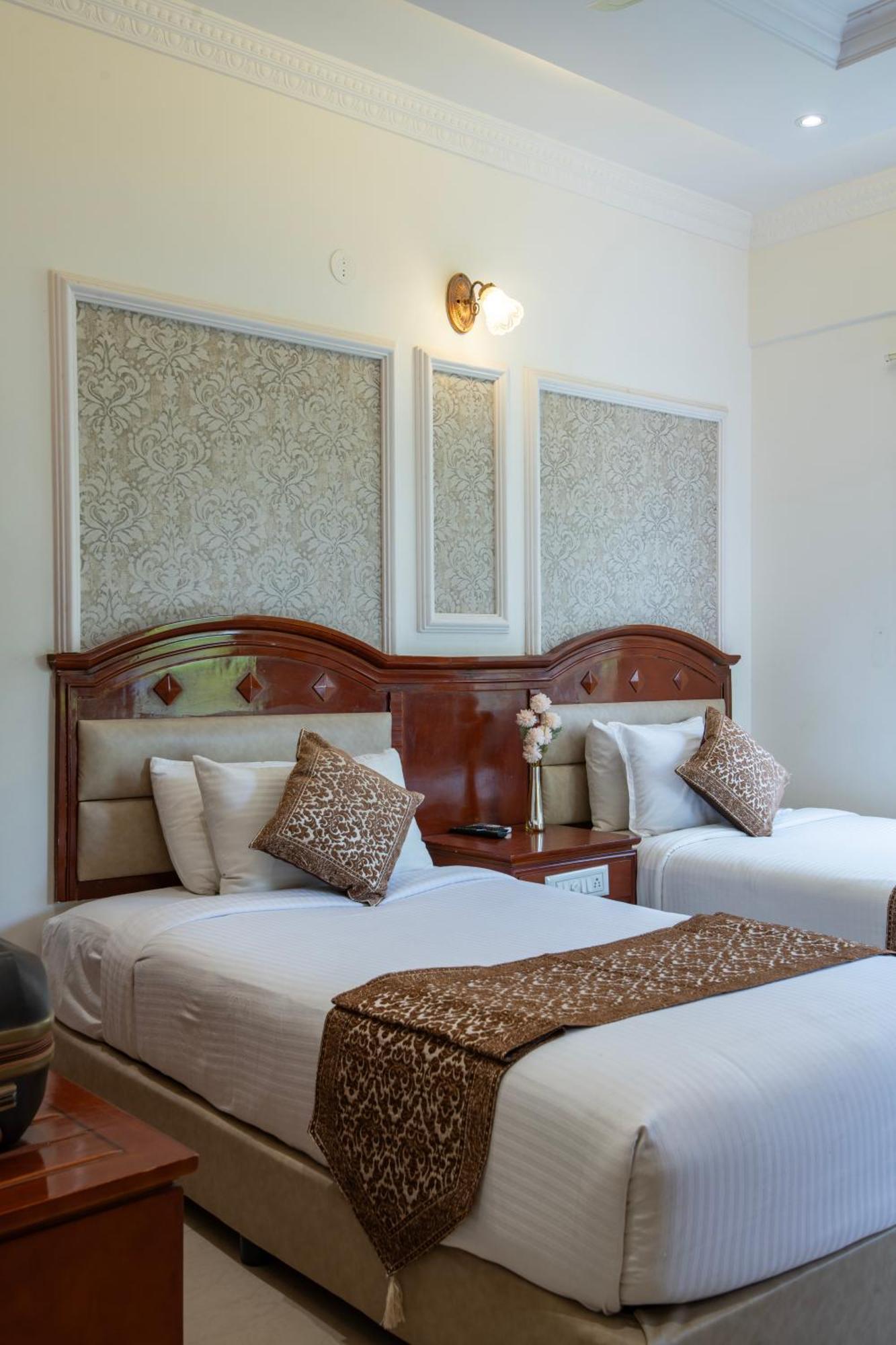 Hyde Park Hotel Bangalore Esterno foto