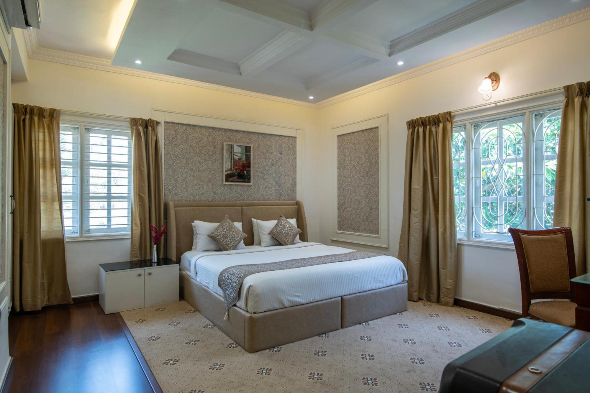 Hyde Park Hotel Bangalore Esterno foto